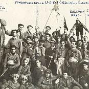 Foto di gruppo dei primi Uoeini in gita.