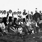 1981 - Il  Gruppo Corale "Arturo Zardini" in vetta al monte Tesoro per l'anniversario di fondazione dell'Uoei