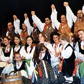 2001 - Auditorium del Palamostre (Ud) - Il "Gruppo folcloristico "Stelutis di Udin" - Uoei saluta