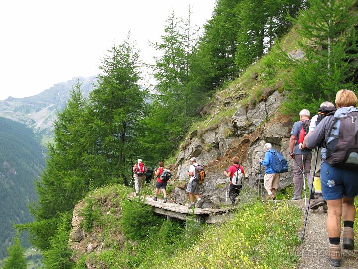 IMG_3226.JPG - Passaggio attrezzato sul "Sentio dei Fiori" dall'Alpe Ciamporino all'Alpe Veglia