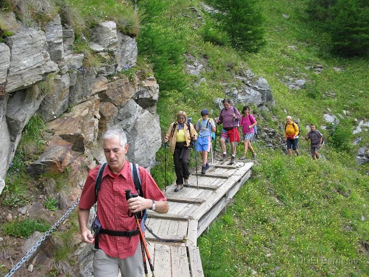 IMG_3227.JPG - Passaggio attrezzato sul "Sentio dei Fiori" dall'Alpe Ciamporino all'Alpe Veglia