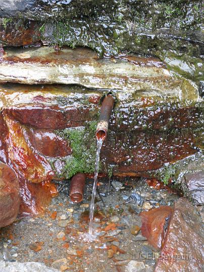 IMG_3271.JPG - La sorgente ferrugginosa nella valle del Rio Mottiscia