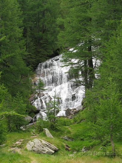 IMG_3277.JPG - La cascata del Rio Frua, visibile dal sentero ell'Alpe Veglia