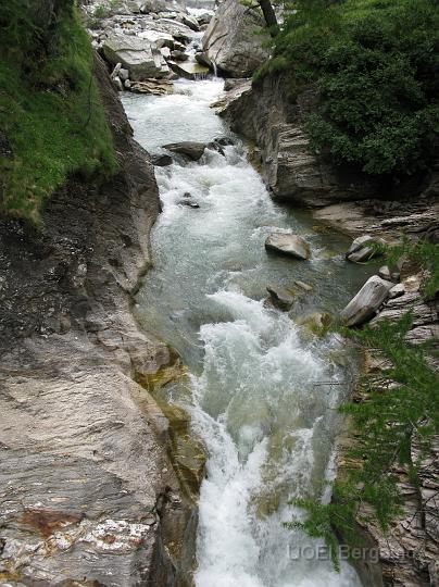IMG_3279.JPG - Le acque del torrente Cairasca incassate tra le rocce nell'orrido all'uscita dell'Alpe Veglia