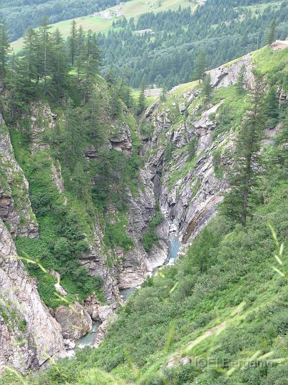 IMG_3287.JPG - La gola del torrente Cairasca dalla strada per San Domenico
