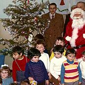 1973 - il Babbo natale UOEINO porta i doni ai bambini dell'asilo
