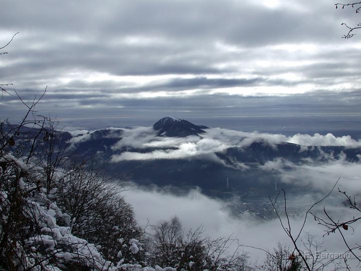 dscn2907.jpg - Giochi di luce sul paesaggio innevato