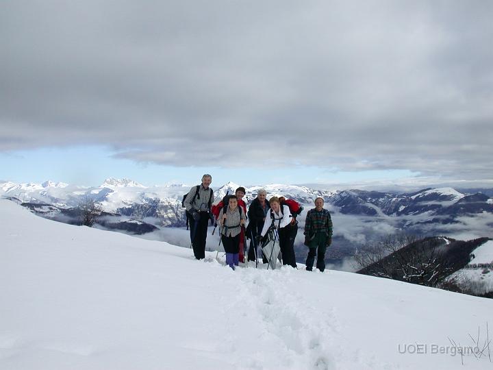 dscn2913.jpg - Il sereno si fa spazio fra le nubi (foto di gruppo)